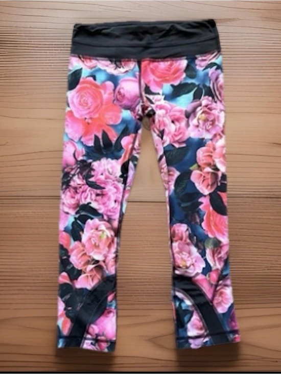lululemon athletica Pants - LULULEMON Leggings Size 4 Black/ Secret Garden Inspire Crop ll SPECIAL EDITION